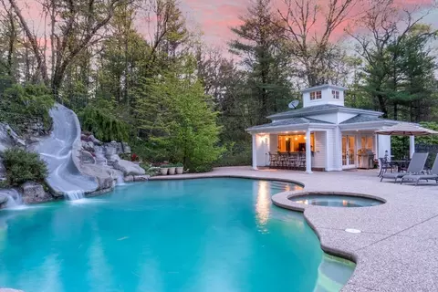 5 Hamlins Xing, Dover, MA 02030