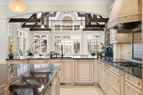 Kitchen - 5 Hamlins Xing, Dover, MA 02030 photo 4 of 5