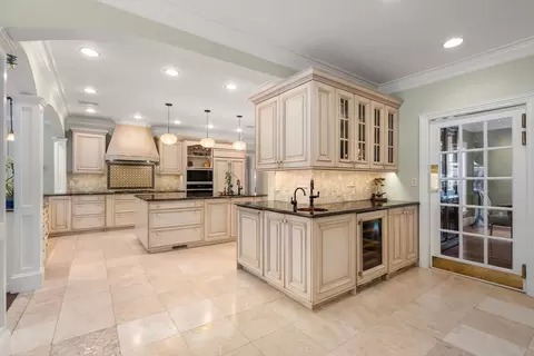 Kitchen - 5 Hamlins Xing, Dover, MA 02030 photo 3 of 5