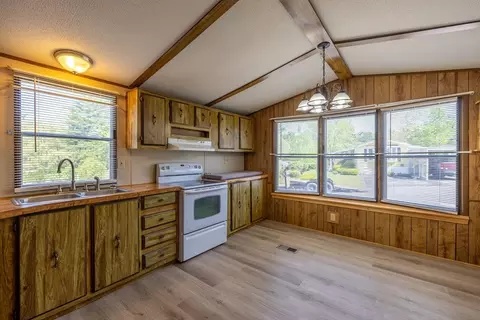 131 Pine Ave, Sturbridge, MA 01566 photo 8