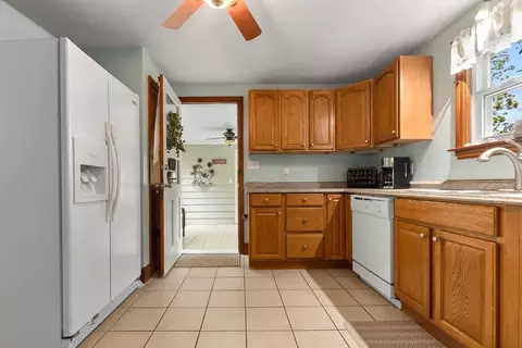 22 Burley St, Danvers, MA 01923 photo 9