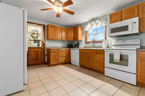 22 Burley St, Danvers, MA 01923 photo 8