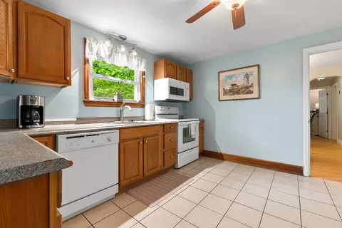 22 Burley St, Danvers, MA 01923 photo 7