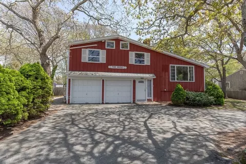 140 Buckwood Dr, Hyannis, MA 02601