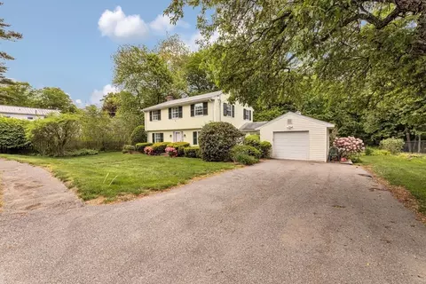 4 Old Wood Rd, Framingham, MA 01701