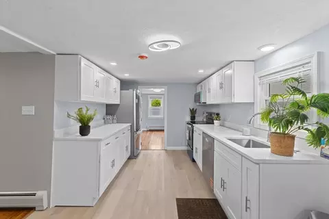 Entry Way - 5 Phoenix St, Worcester, MA 01604 photo 1 of 3