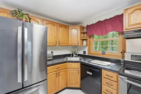 28 Camile Rd, Webster, MA 01570 photo 9