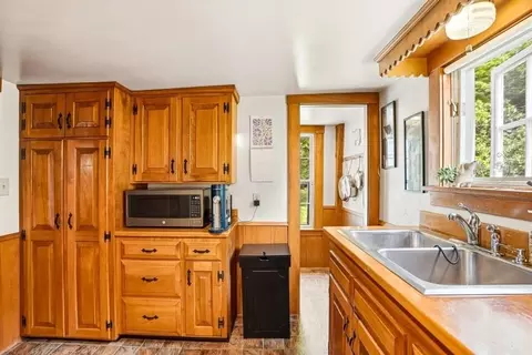 Kitchen - 52 Elm St, Upton, MA 01568 photo 2 of 3