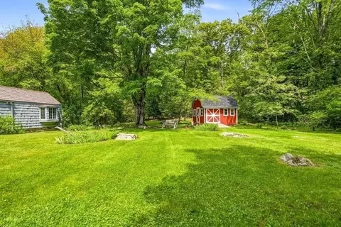 Exterior - 52 Elm St, Upton, MA 01568 photo 7 of 12