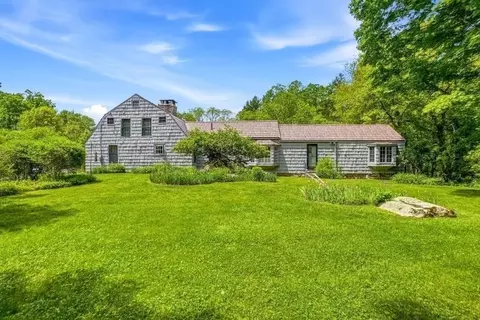 Exterior - 52 Elm St, Upton, MA 01568 photo 3 of 12