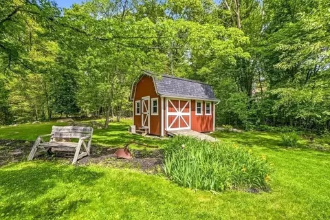 Exterior - 52 Elm St, Upton, MA 01568 photo 6 of 12