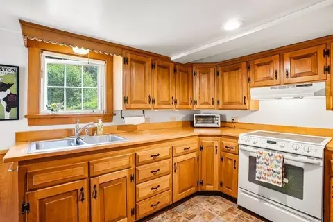 Kitchen - 52 Elm St, Upton, MA 01568 photo 1 of 3