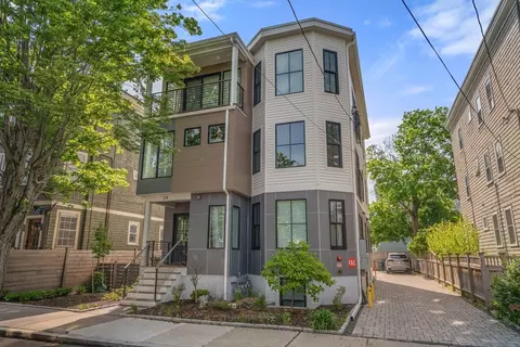 24 Camp St #3, Cambridge, MA 02140