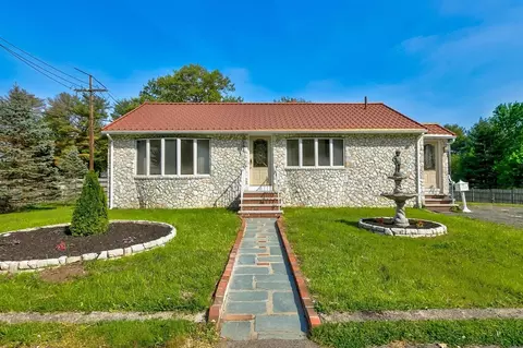 2 Herrick Rd, Peabody, MA 01960