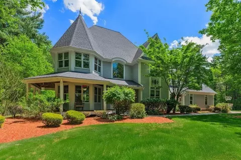 11 Windsor Dr, Foxboro, MA 02035