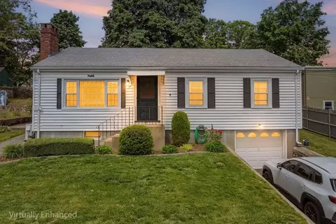 9 Hart St, Wakefield, MA 01880