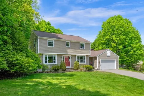 93 High St, Chelmsford, MA 01824