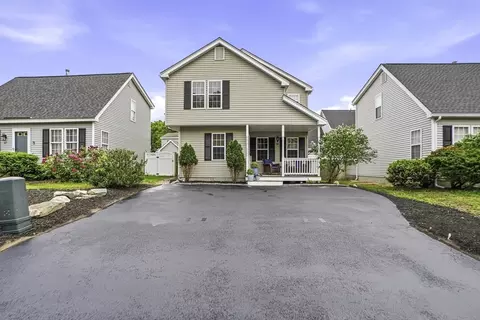 86 Violetwood Cir #86, Marlborough, MA 01752