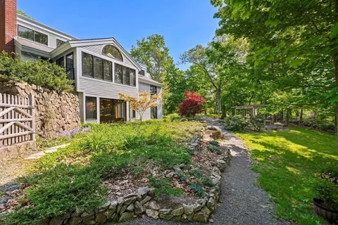 Exterior - 3 Whitman Pl, Beverly, MA 01915 photo 4 of 7