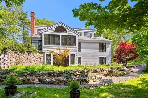 3 Whitman Pl, Beverly, MA 01915