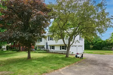 10 Robin Rd, Easthampton, MA 01027 photo 2