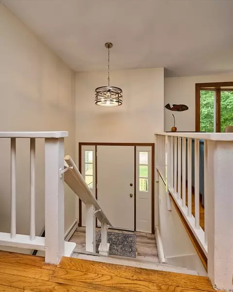 10 Robin Rd, Easthampton, MA 01027 photo 4
