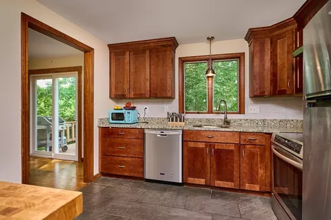 10 Robin Rd, Easthampton, MA 01027 photo 10