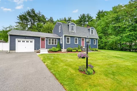4 Dean St, Freetown, MA 02702