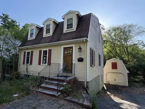 83 Seaver St, Wellesley, MA 02481