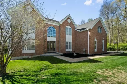 7 Dickinson Cir, Shrewsbury, MA 01545