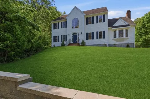 61 Indian Head Rd, Framingham, MA 01701