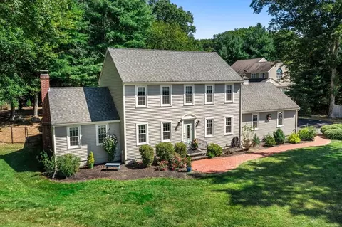 3 Jonathans Way, Upton, MA 01568