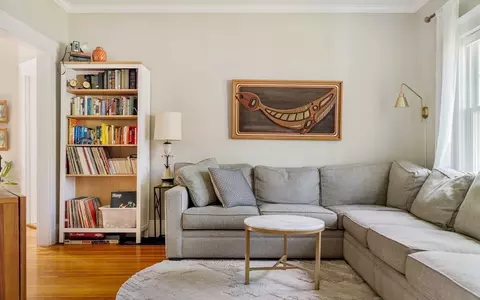 Living - 338 Beech St, Roslindale, MA 02131 photo 2 of 3