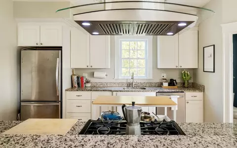 Kitchen - 338 Beech St, Roslindale, MA 02131 photo 3 of 5