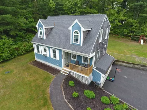 236 Thompson St, Halifax, MA 02338