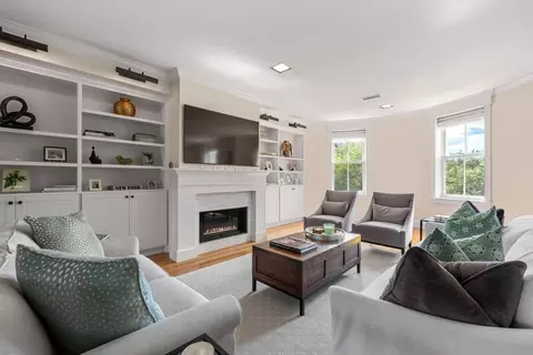 61 Dartmouth St #2, Boston, MA 02116