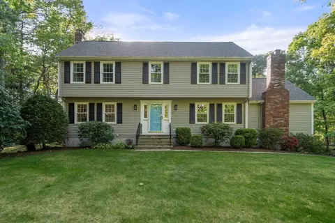 2 Downingwood Dr, Franklin, MA 02038