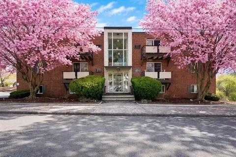 48 N Emerson St #1, Wakefield, MA 01880