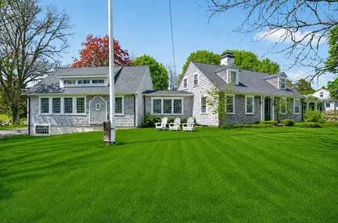 16 Prospect St, Dartmouth, MA 02748