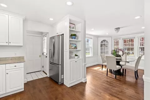 Entry Way - 6 Shetland Rd, Marblehead, MA 01945 photo 3 of 6