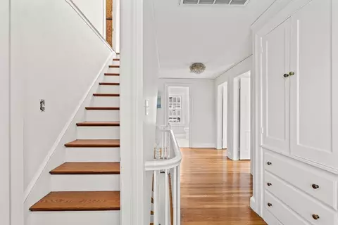 Entry Way - 6 Shetland Rd, Marblehead, MA 01945 photo 6 of 6