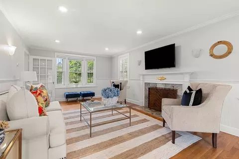 Living - 6 Shetland Rd, Marblehead, MA 01945 photo 2 of 2