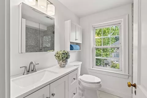 Bath - 6 Shetland Rd, Marblehead, MA 01945 photo 3 of 6
