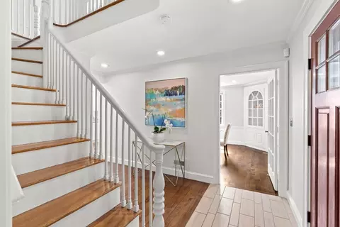 Entry Way - 6 Shetland Rd, Marblehead, MA 01945 photo 4 of 6
