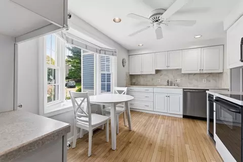 27 Fairway Cir #27, Natick, MA 01760