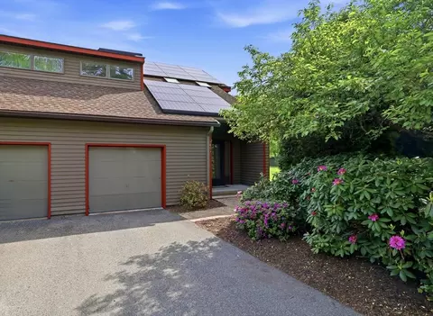 401 Fairway Vlg #401, Leeds, MA 01053
