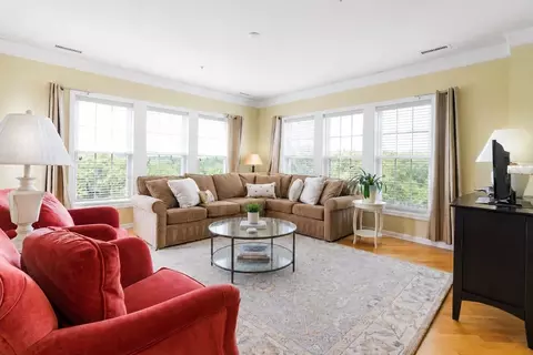 9 Morgan Dr #309, Natick, MA 01760