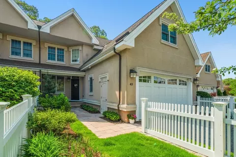 287 Langley Rd #43, Newton, MA 02459