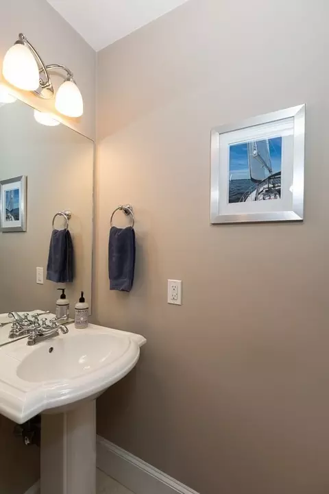 Bath - 196 Main St UNIT 2, Gloucester, MA 01930 photo 1 of 4