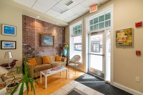 Entry Way - 196 Main St UNIT 2, Gloucester, MA 01930 photo 2 of 3